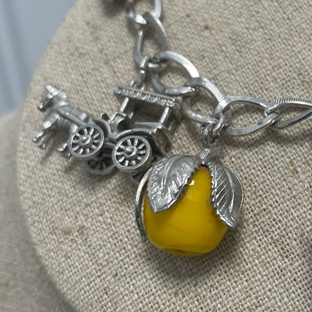 Vintage Charm Bracelet w/ 8 charms from all over - Picture 8 of 16
